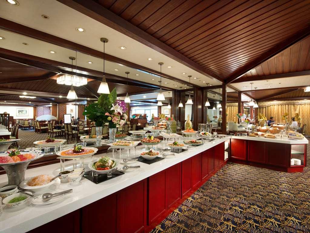 The Howard Plaza Hotel Taipei Restaurante foto The buffet at the hotel