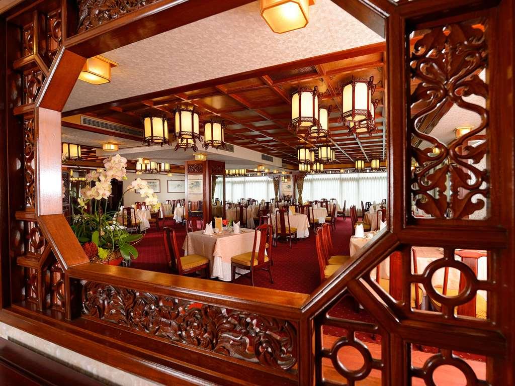The Howard Plaza Hotel Taipei Restaurante foto The restaurant on board