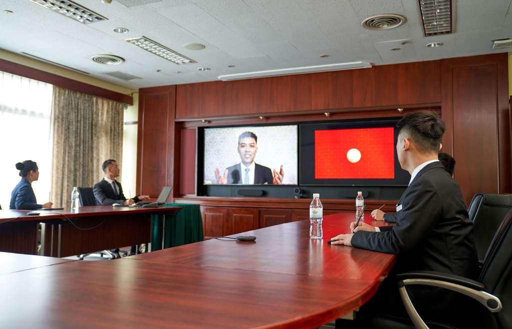 The Howard Plaza Hotel Taipei Facilidades foto A teleconference in progress