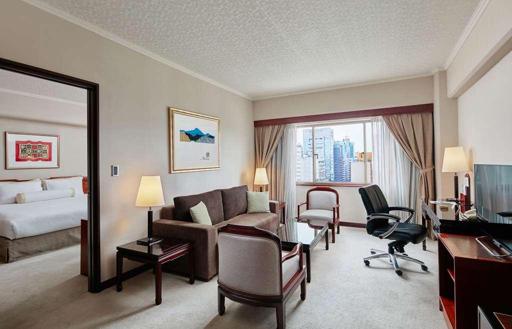 The Howard Plaza Hotel Taipei Quarto foto A suite at the Conrad Hong Kong