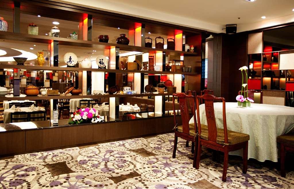 The Howard Plaza Hotel Taipei Restaurante foto Interior of the restaurant