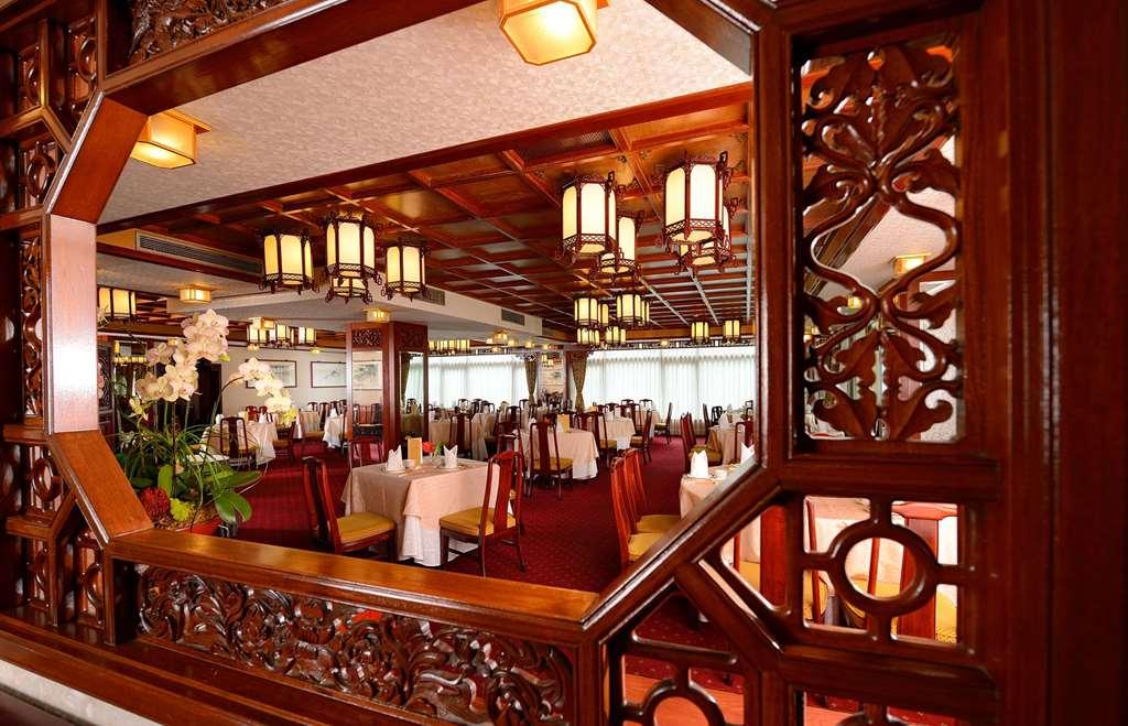 The Howard Plaza Hotel Taipei Restaurante foto The restaurant on board
