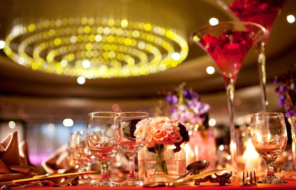 The Howard Plaza Hotel Taipei Restaurante foto The interior of the restaurant